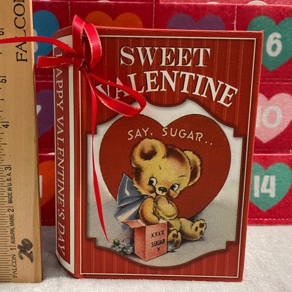 Vintage Valentine’s Day Retro Wind Up Music Box in A Book Shape NEW - Picture 2 of 8